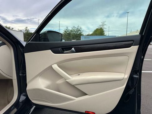 Used 2015 Volkswagen Passat 1.8T SEL Premium image 11