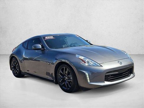 Used 2016 Nissan 370Z Coupe RWD image 3