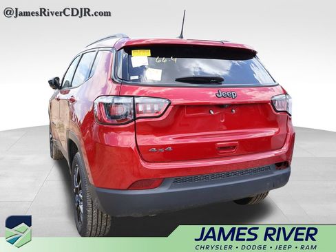 Used 2025 Jeep Compass Latitude w/ Altitude Special Edition AWD/4WD image 17