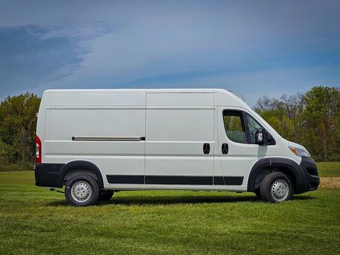 New 2026 RAM ProMaster 2500 w/ Convenience Group FWD image 2