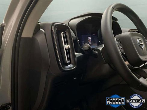 Used 2025 Volvo XC40 B5 Plus image 35