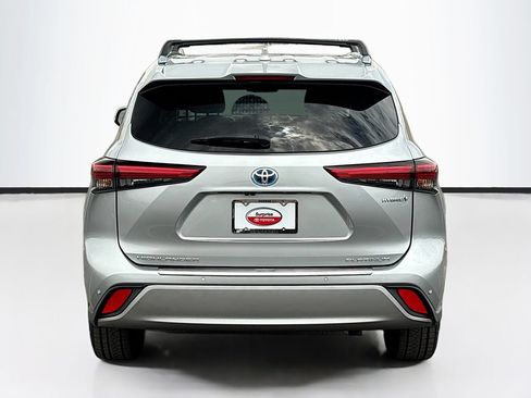 Used 2021 Toyota Highlander Platinum FWD image 6