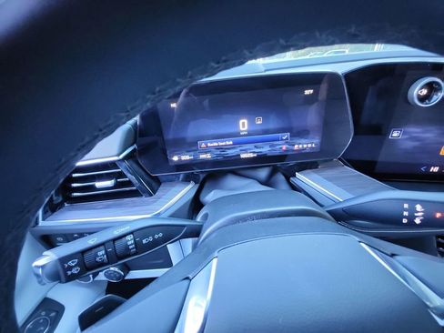 Certified 2025 Chevrolet Tahoe Premier image 16