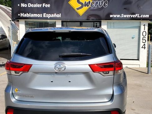Used 2019 Toyota Highlander LE FWD image 11