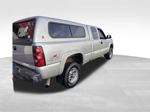 Used 2004 Chevrolet Silverado 2500 LT w/ Heavy-Duty Power Package image 12
