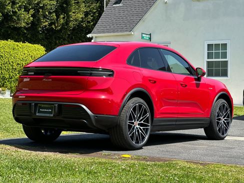 New 2026 Porsche Macan Electric RWD image 8