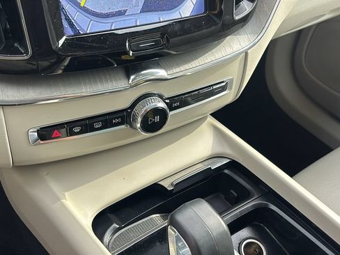 Certified 2023 Volvo XC60 B5 Plus w/ Climate Package AWD/4WD image 20
