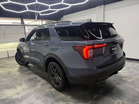 Used 2026 Ford Explorer ST-Line w/ ST-Line Street Pack AWD/4WD image 3