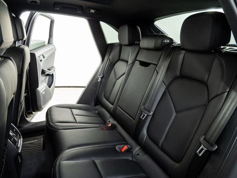New 2026 Porsche Macan AWD/4WD image 22