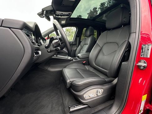 Used 2026 Porsche Macan AWD/4WD image 5
