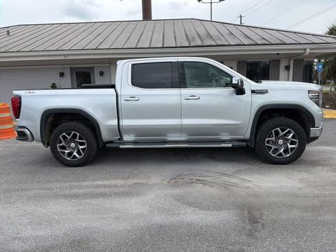 Used 2022 GMC Sierra 1500 SLT AWD/4WD image 3