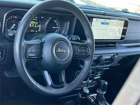 Used 2024 Jeep Wrangler Unlimited Rubicon 4xe image 18