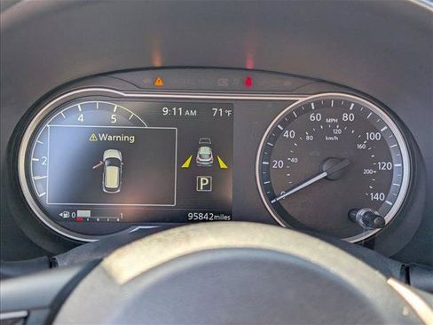 Used 2018 Nissan Kicks SV FWD image 11