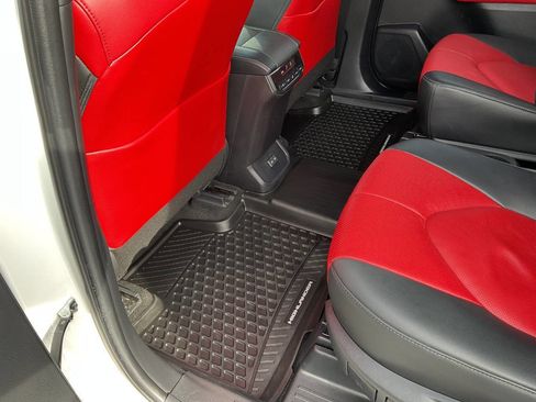 Used 2023 Toyota Highlander XSE image 33