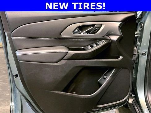 Used 2023 Chevrolet Traverse LT image 20