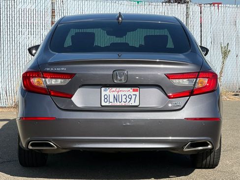 Used 2018 Honda Accord Touring image 4
