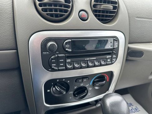 Used 2006 Jeep Liberty Limited AWD/4WD image 17