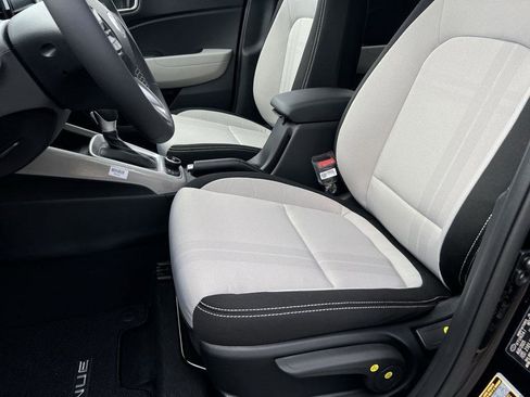 Used 2026 Hyundai Venue SEL FWD image 9