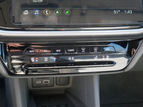 Used 2023 Chevrolet Bolt EUV Premier w/ Sun & Sound Package image 20