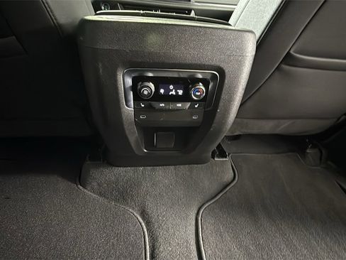 Certified 2025 Chevrolet Suburban Premier image 33