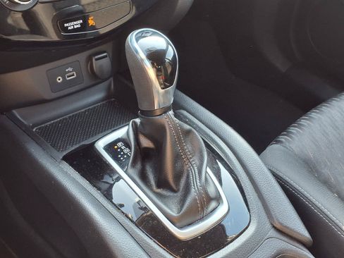 Used 2018 Nissan Rogue S FWD image 11