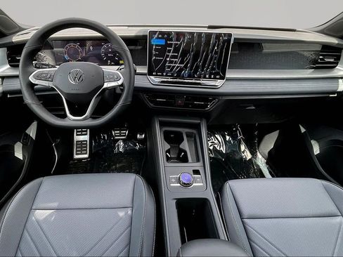 New 2026 Volkswagen Tiguan SE R-Line FWD image 7