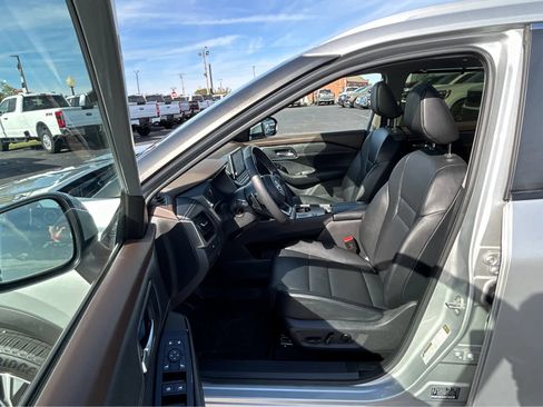 Used 2023 Nissan Rogue SV w/ SV Premium B Package image 15