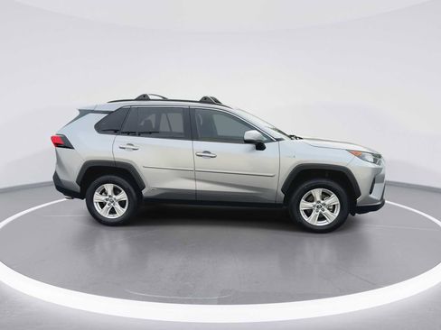 Used 2019 Toyota RAV4 LE w/ Carpet Mat Package AWD/4WD image 9