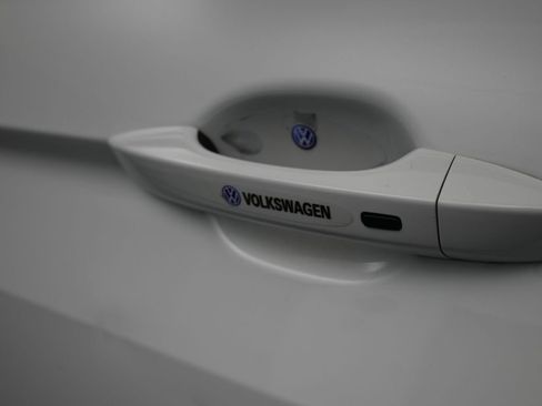 Used 2022 Volkswagen Tiguan SE image 33