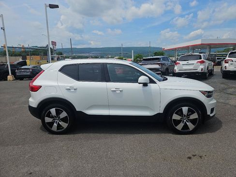 Used 2021 Volvo XC40 T5 Momentum w/ Protection Package Premier AWD/4WD image 2