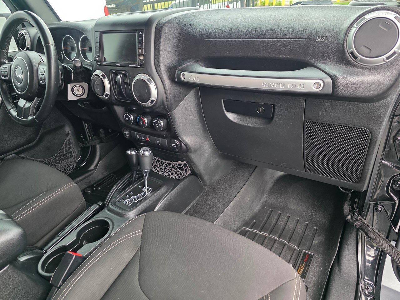 Used 2015 Jeep Wrangler Sahara w/ Connectivity Group AWD/4WD image 14