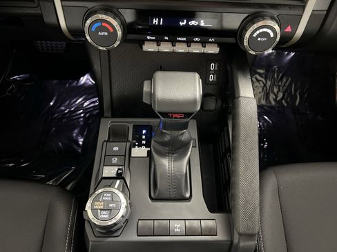 Used 2024 Toyota Tacoma TRD Off-Road image 21