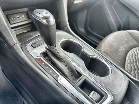 Used 2019 Chevrolet Equinox LT image 19