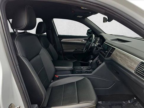 Used 2023 Volkswagen Atlas Cross Sport SE FWD image 26
