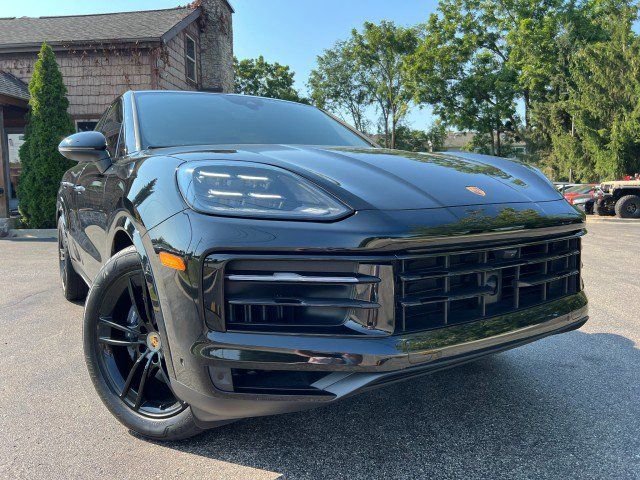 Used 2024 Porsche Cayenne Coupe AWD/4WD image 2