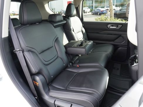 New 2026 Nissan Armada SV image 9