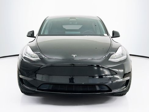 Used 2023 Tesla Model Y Long Range AWD/4WD image 2