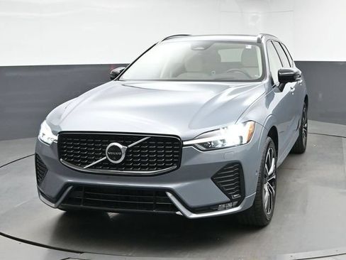 Used 2023 Volvo XC60 B5 Ultimate w/ Climate Package AWD/4WD image 3