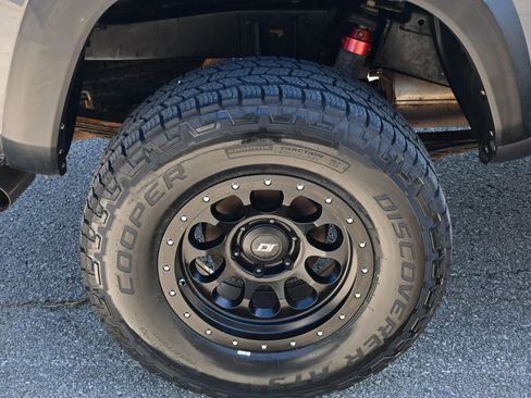 Used 2017 Toyota Tacoma TRD Off-Road AWD/4WD image 19