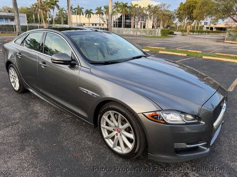 Used 2017 Jaguar XJ R-Sport RWD image 2