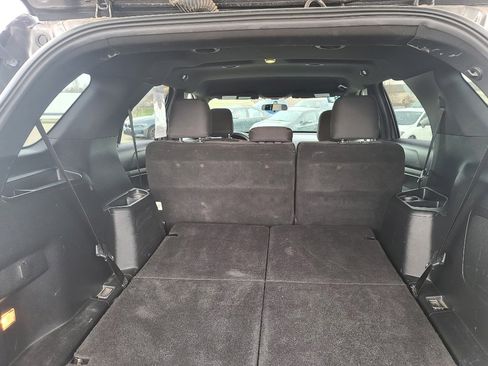 Used 2018 Ford Explorer XLT image 19