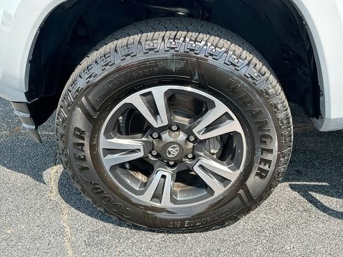 Used 2018 Toyota Tacoma TRD Sport RWD image 24