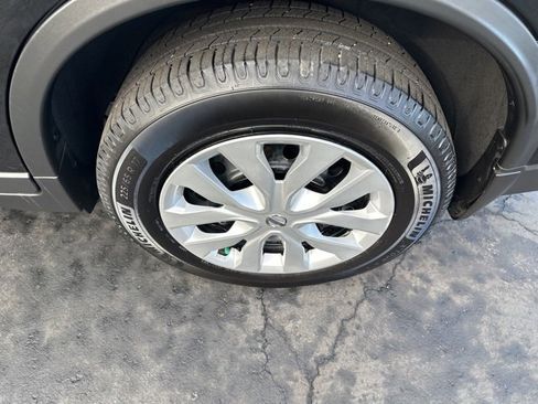 Used 2018 Nissan Rogue S image 21