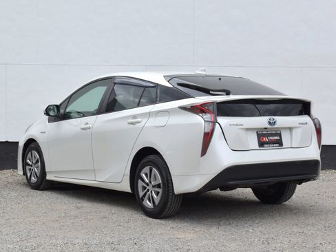 Used 2016 Toyota Prius Two FWD image 2
