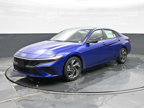 Certified 2025 Hyundai Elantra Sport image 4