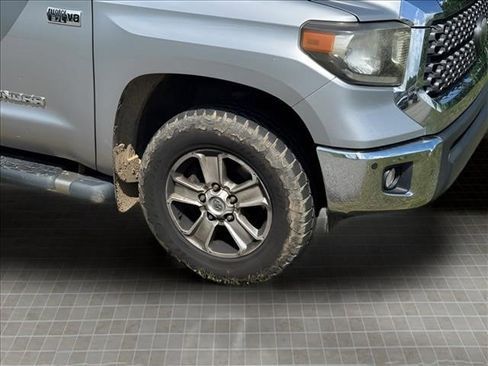 Used 2018 Toyota Tundra SR5 w/ SR5 Upgrade Package AWD/4WD image 11