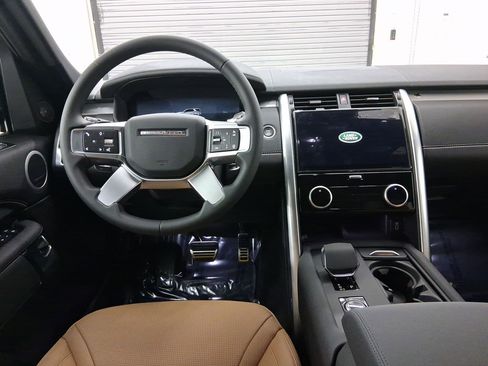 New 2026 Land Rover Discovery Limited Edition AWD/4WD image 4