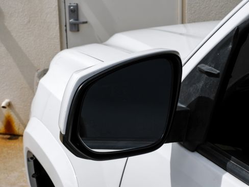 Used 2021 Toyota Tacoma SR5 RWD image 39