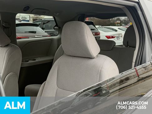Used 2020 Toyota Sienna L FWD image 9