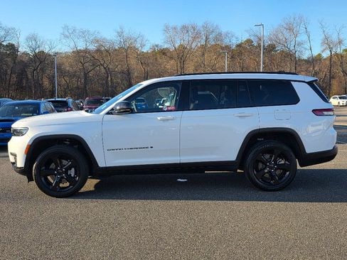 Certified 2025 Jeep Grand Cherokee L Altitude image 12